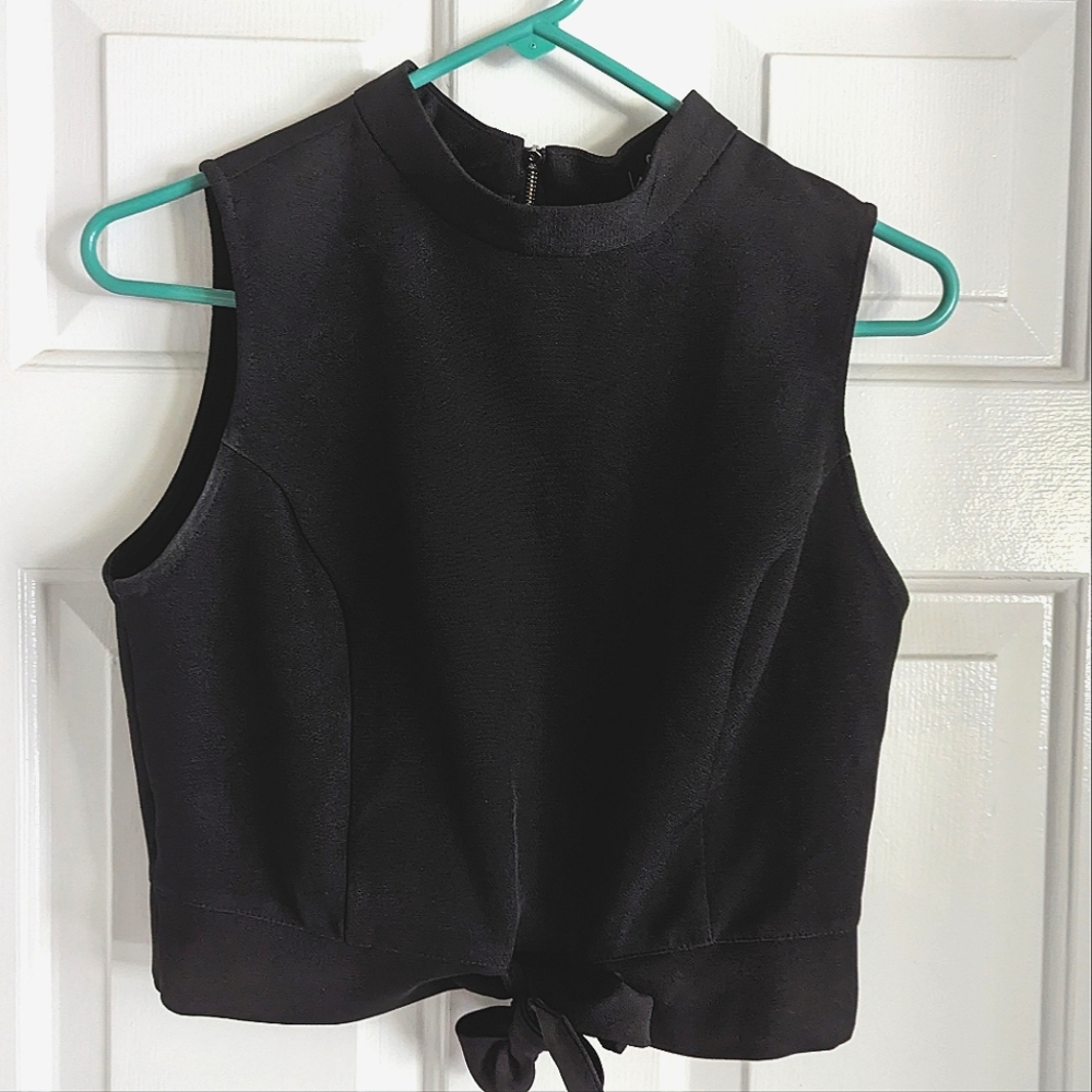Lulu's cropped blouse
